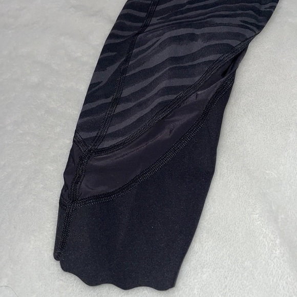 Lululemon leggings size 4 - Picture 4 of 6